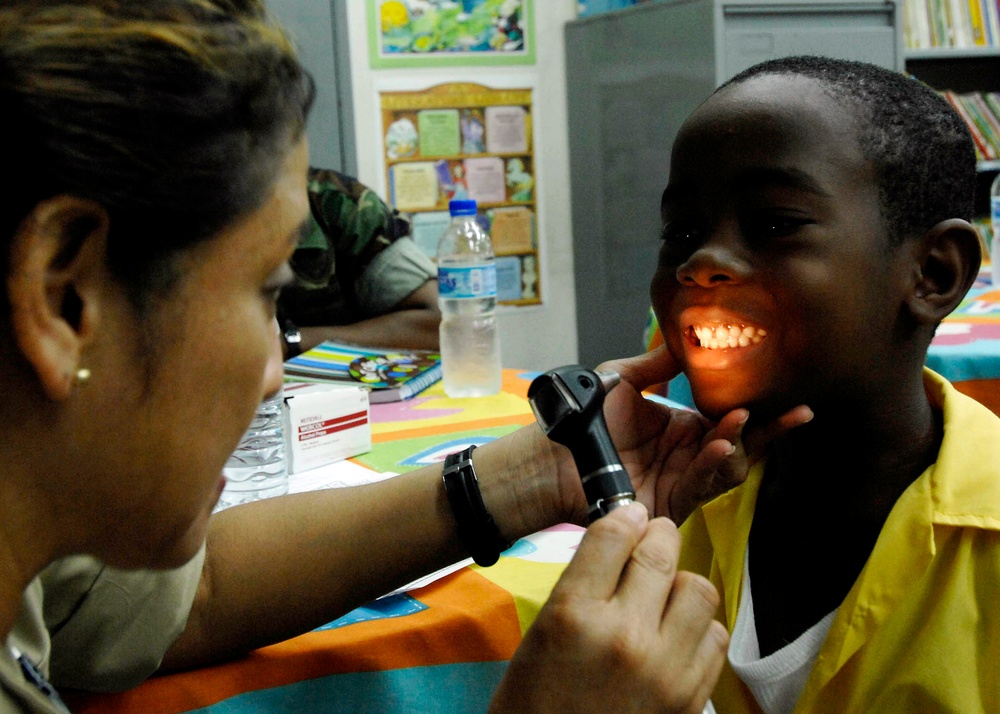 USNS Comfort Volunteers Treat Residents of Trinidad and Tobago