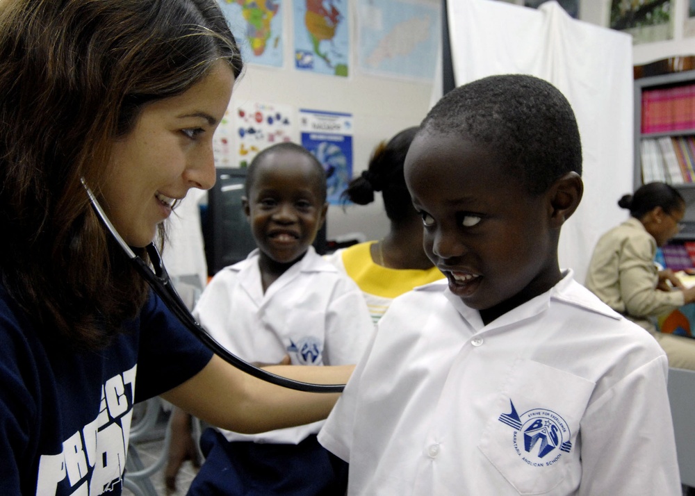 USNS Comfort Volunteers Treat Residents of Trinidad and Tobago