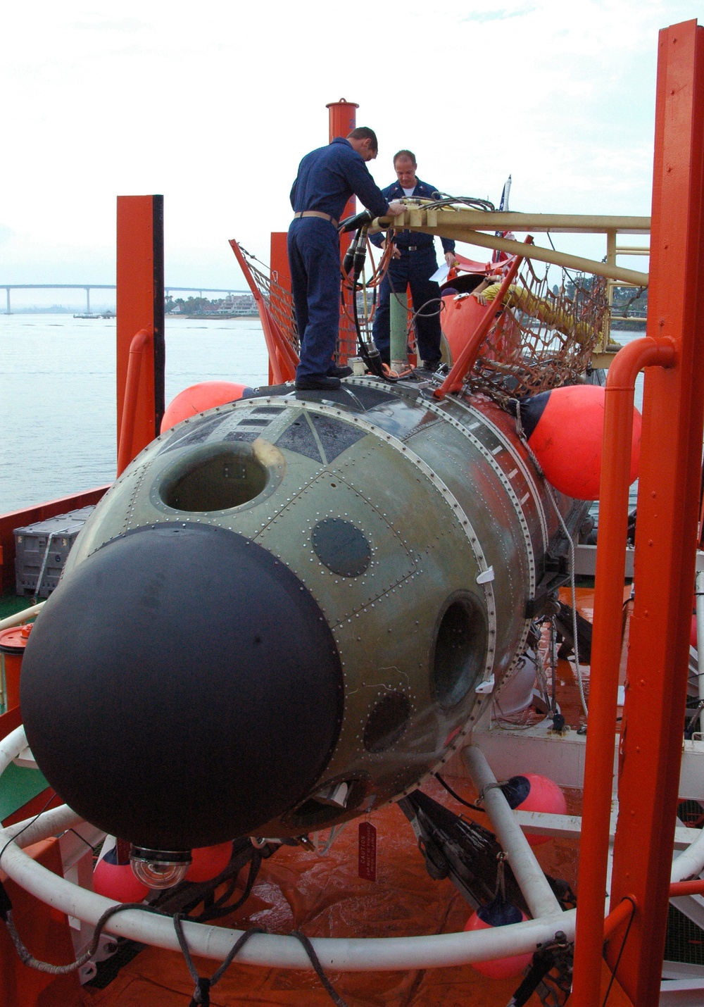 Crew prepares Mystic for training launch