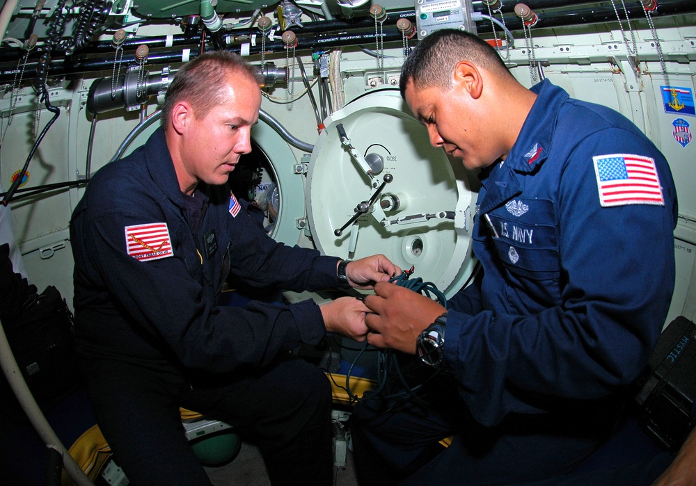 Crew prepares Mystic for training launch