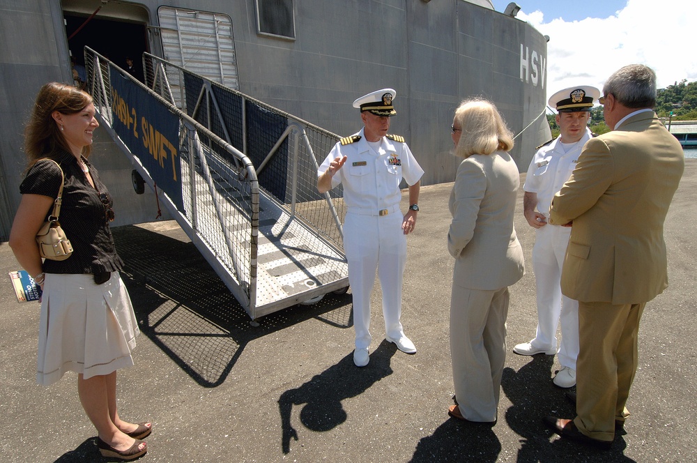 Task Force 40.9 Commander Visits Jamaica