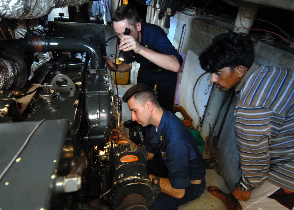 USS Carr Helps Vessel in Distress in Central Arabian Gulf