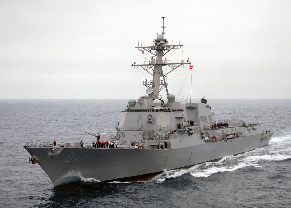 Guided Missile Destroyer arrives alongside USS Abraham Lincoln