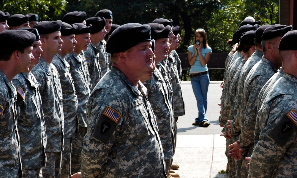 Minnesota Governor Welcomes Home National Guard Soldiers