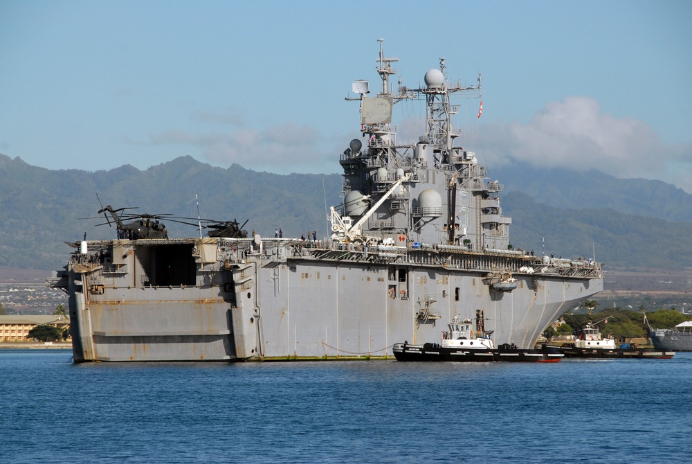 USS Paul Hamilton Visits Hawaii