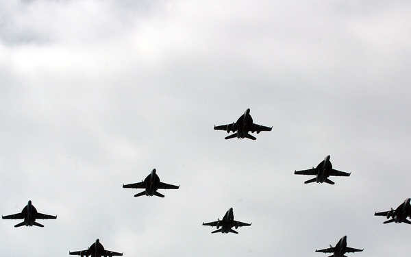 Tiger cruise air power demonstration