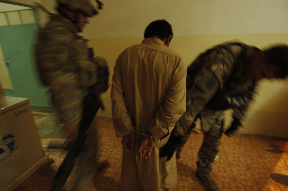 Cavalry Soldiers, ISF Detain High-value Individual