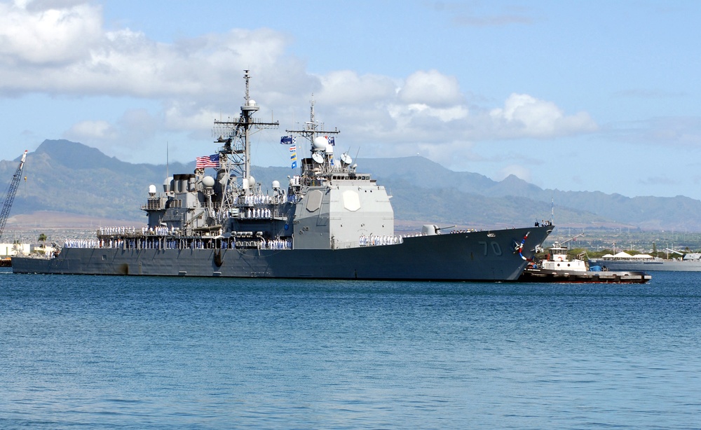 USS Lake Eire returns home