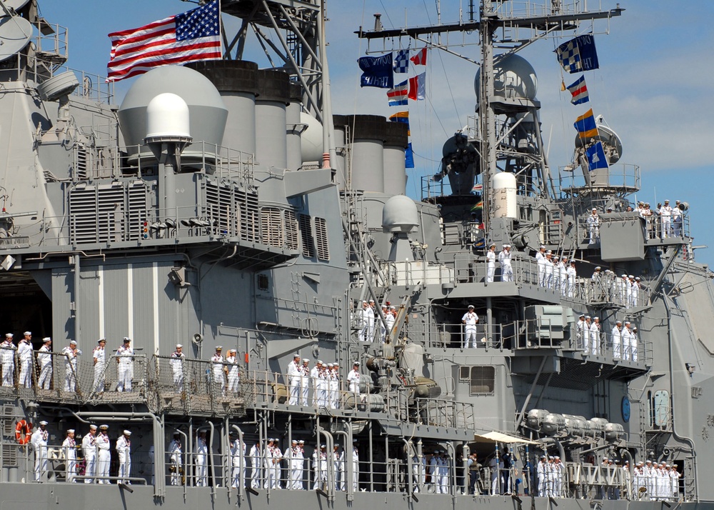 USS Lake Erie returns home