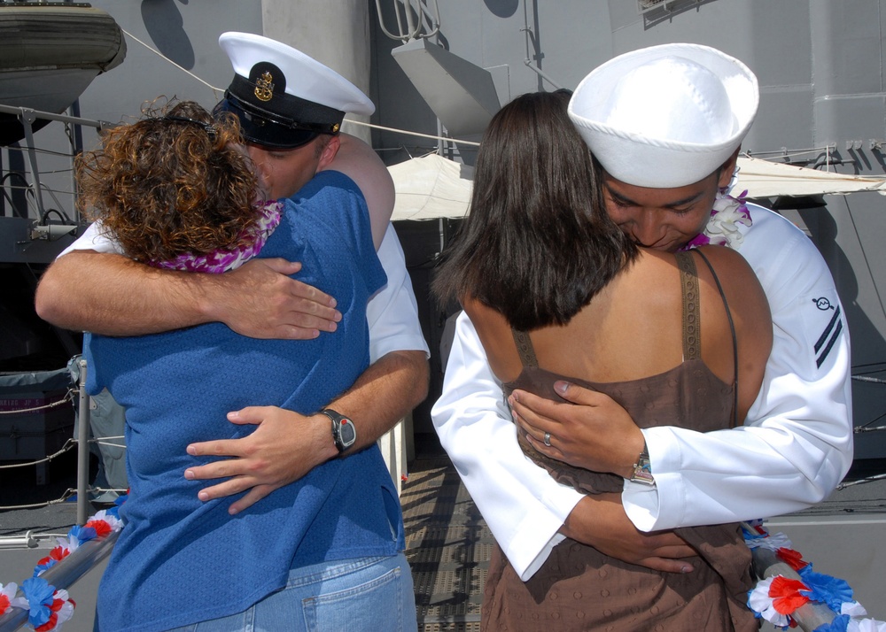 USS Lake Erie returns home