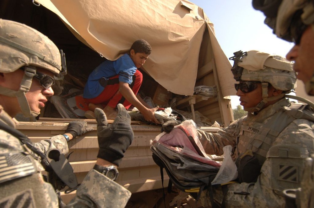 Soldiers bring needed supplies to Iraqi schools