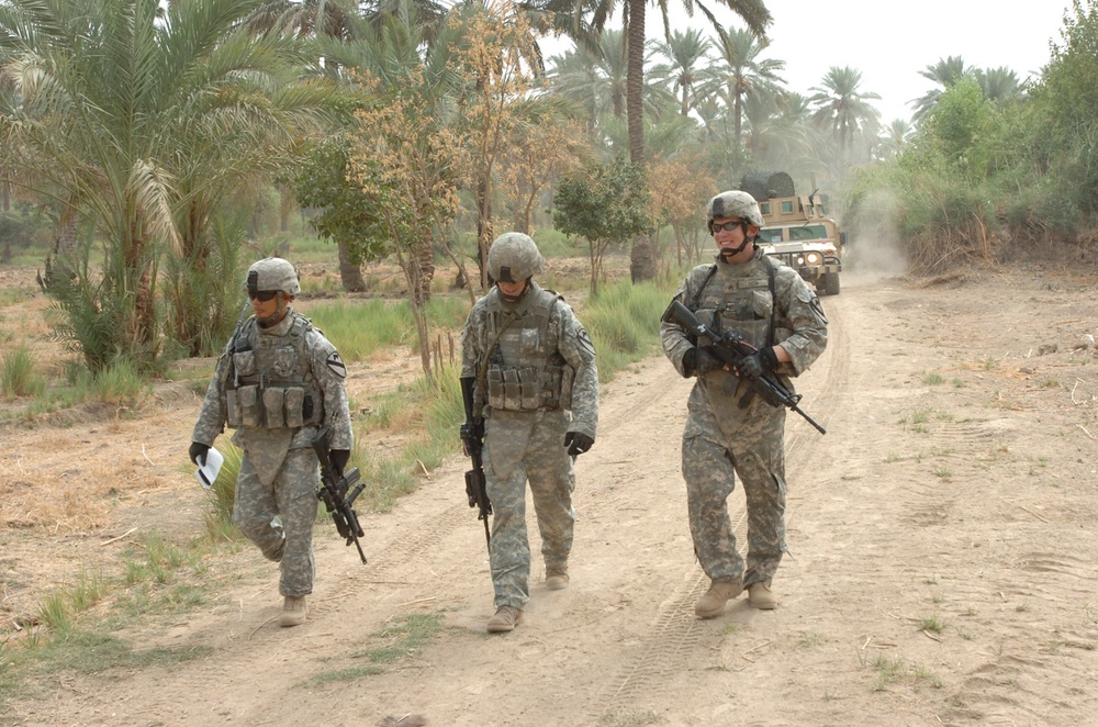 'Garryowen' troopers continue building relationships Iraqis near Taji