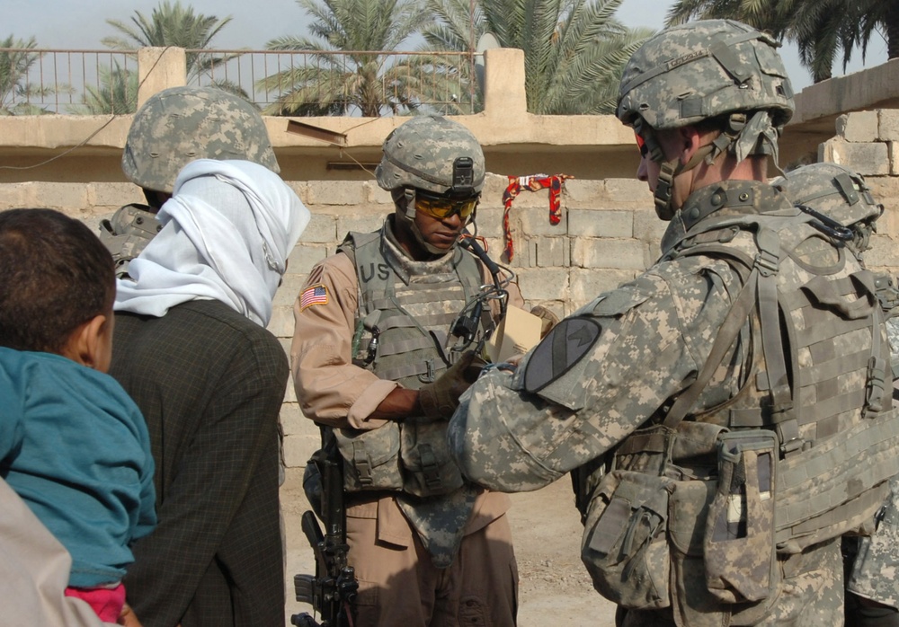 'Garryowen' troopers continue building relationships Iraqis n