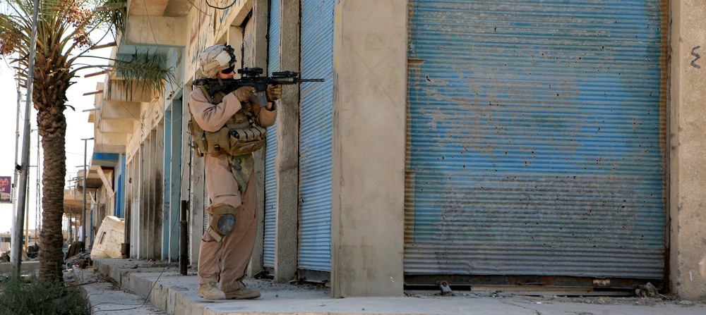 Patrol through city of Al Fallujah