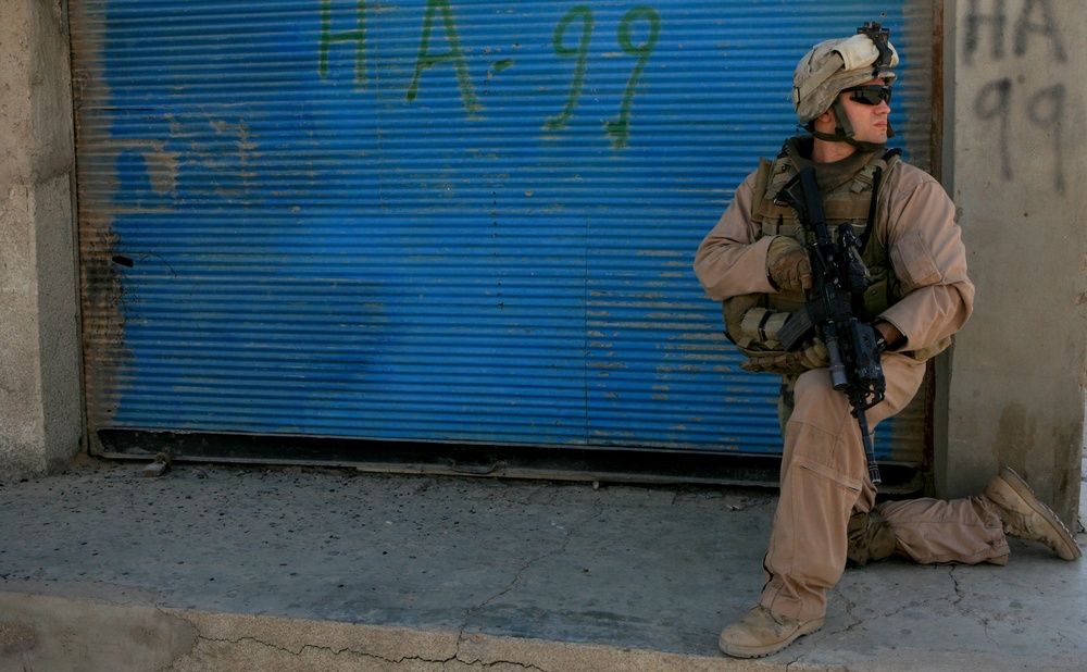 Patrol through city of Al Fallujah