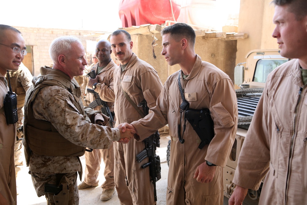 Assistant Commandant of the Marine Corps visits iraq