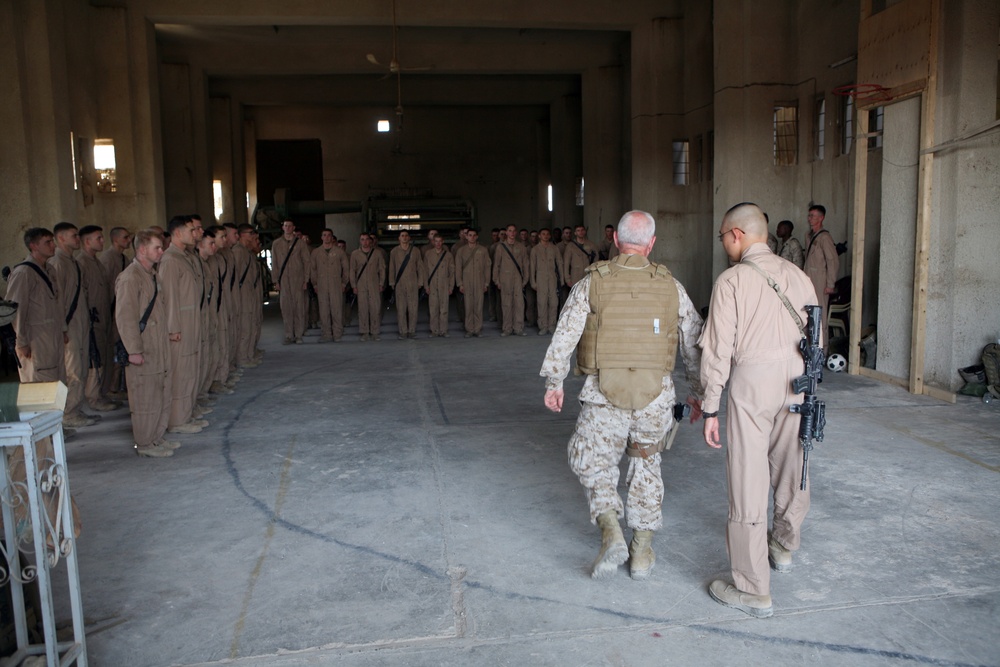 Assistant Commandant of the Marine Corps visits iraq