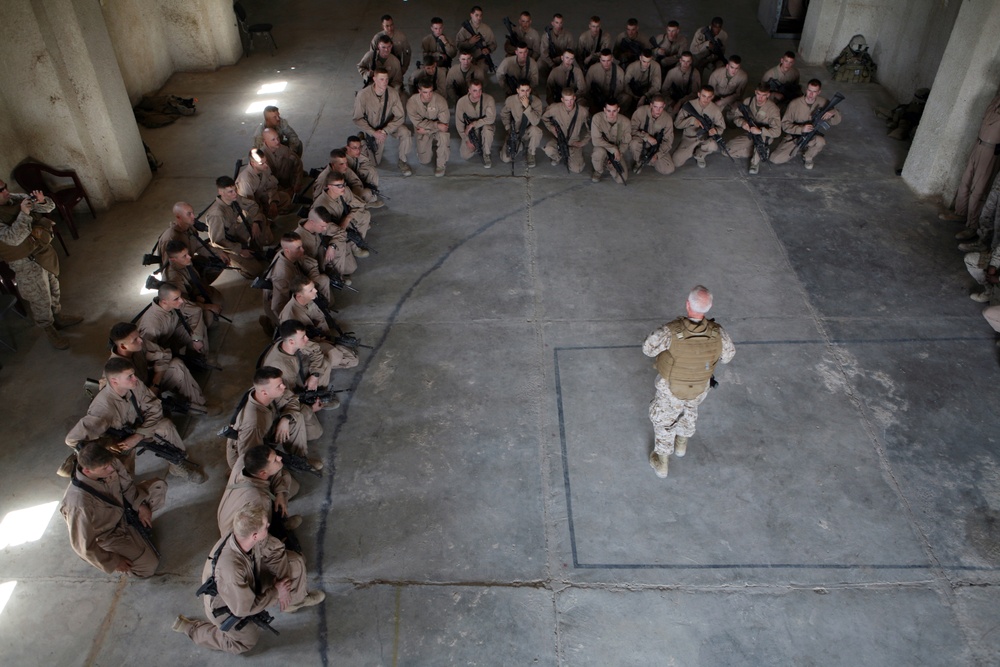 Assistant Commandant of the Marine Corps visits iraq