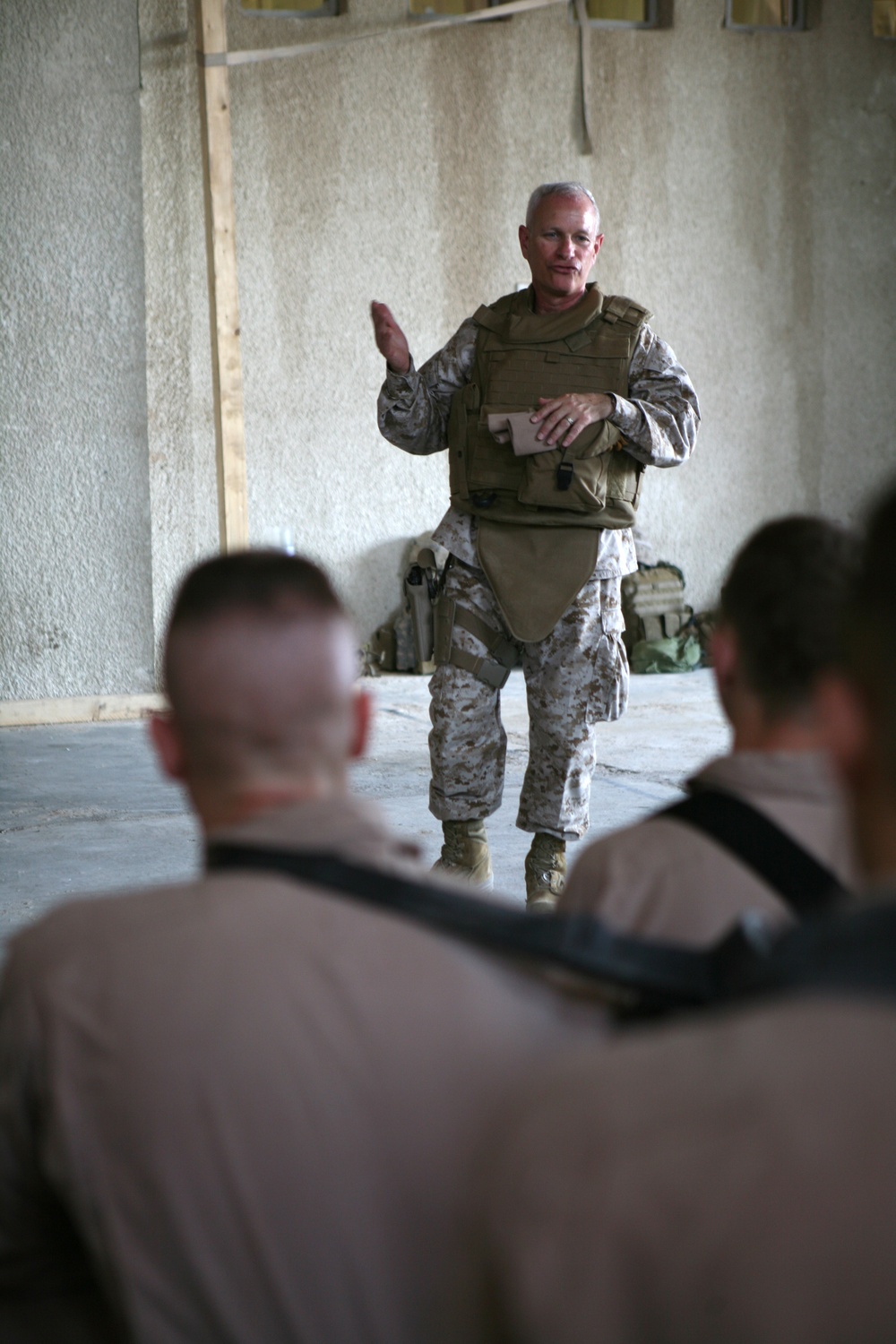 Assistant Commandant of the Marine Corps visits iraq