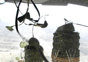Air Force accomplishes record setting air drop