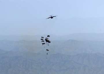 Air Force accomplishes record setting air drop