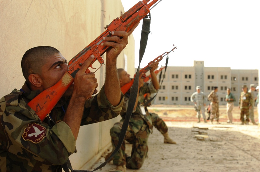 Iraqi Police Officers Train Up in Numaniyah