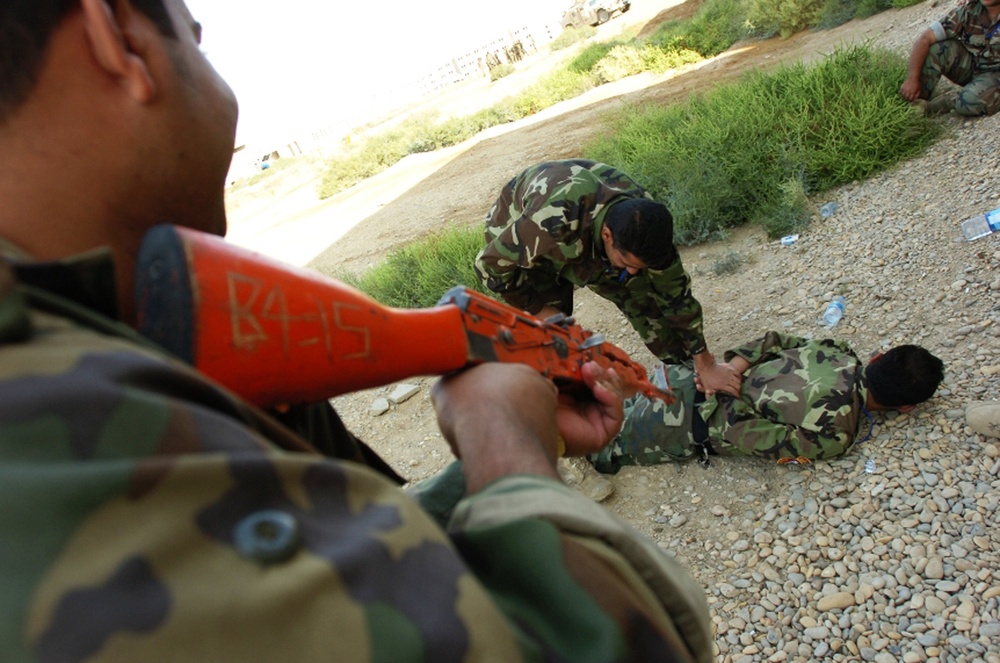 Iraqi Police Officers Train Up in Numaniyah