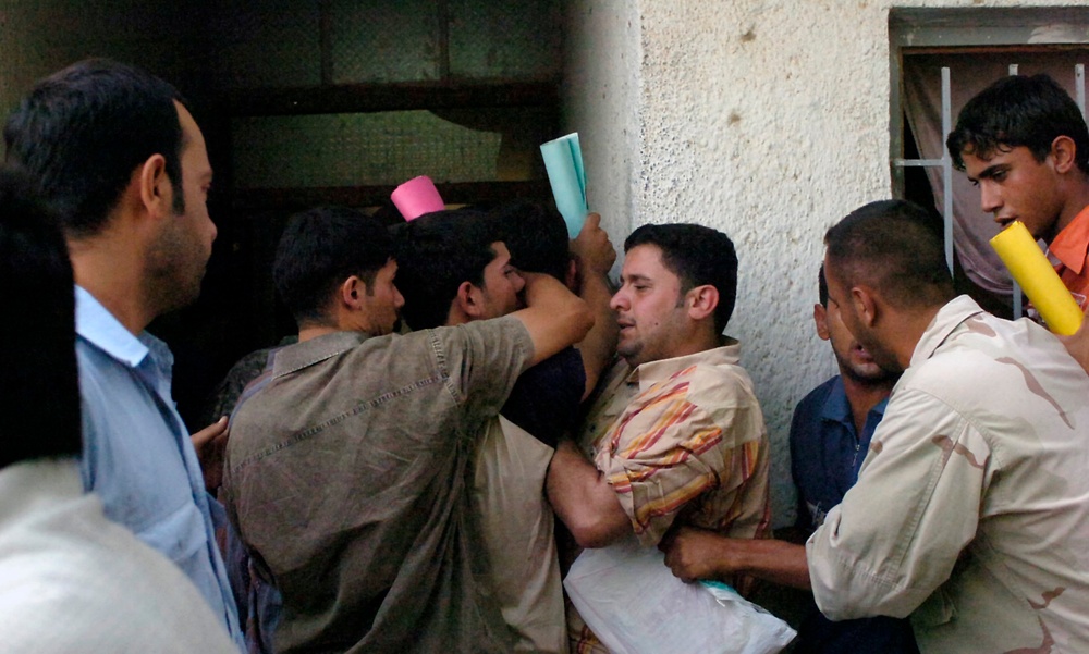 Iraqis Clamor to Join Police Force