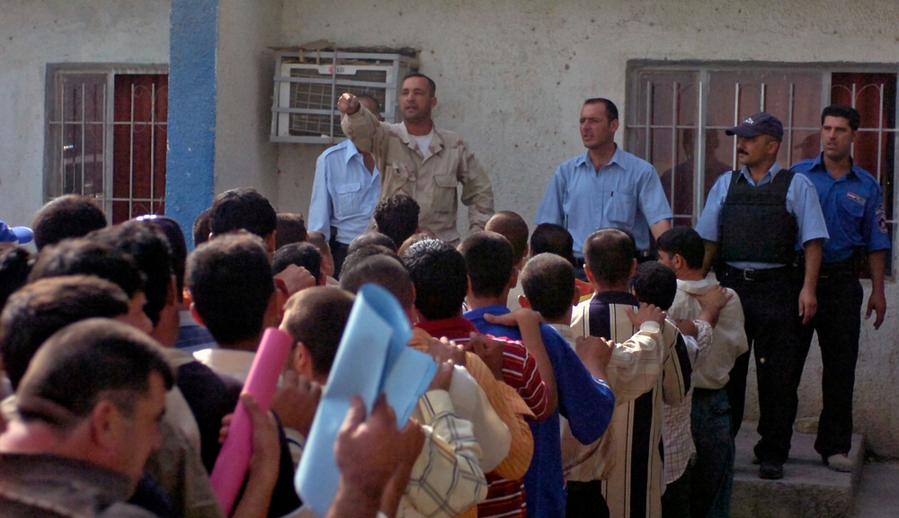Iraqis Clamor to Join Police Force