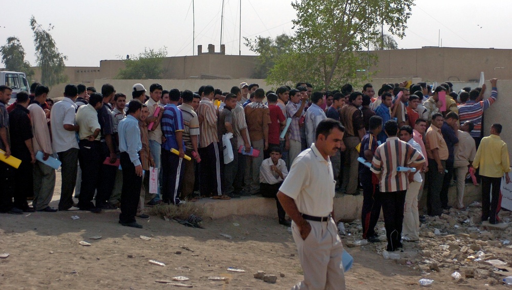 Iraqis Clamor to Join Police Force