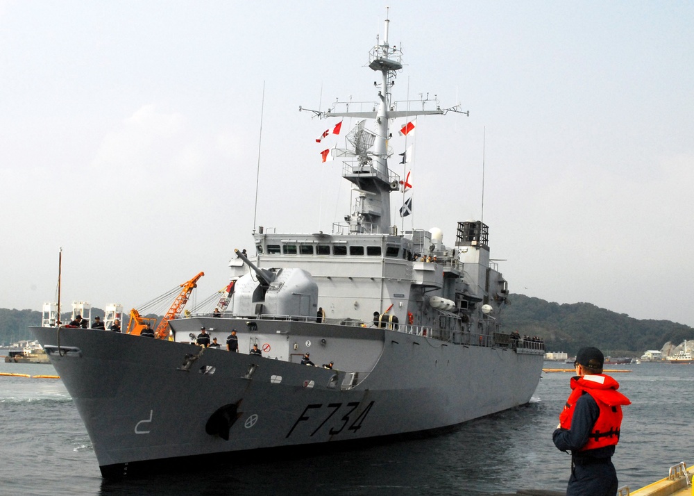 Ship enters port at Fleet Activities Yokosuka