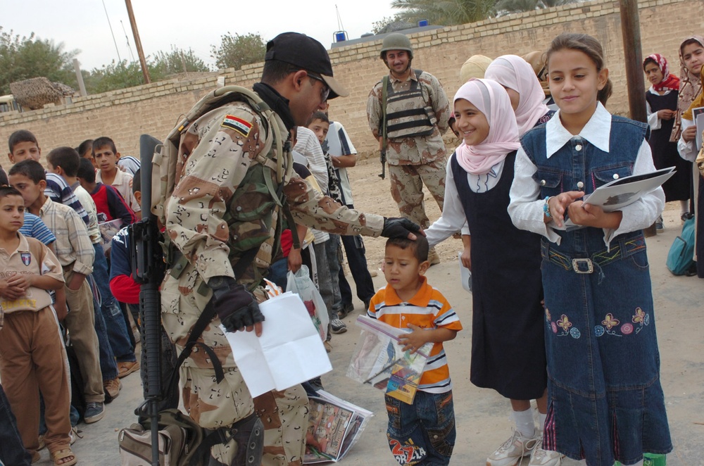 Iraqi army 'Junior Hero' visits school children in Jerf Al-Mi