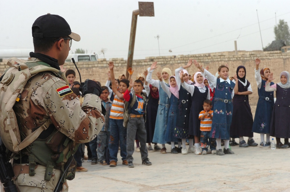 Iraqi army 'Junior Hero' visits school children in Jerf Al-Mi