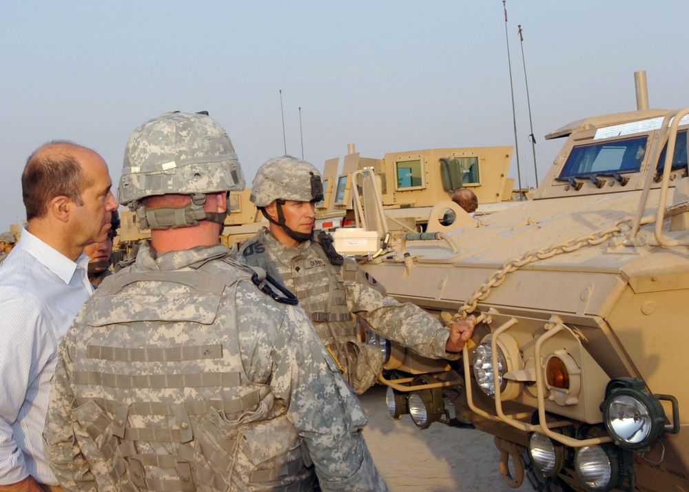 U.S. Representative visits the troops