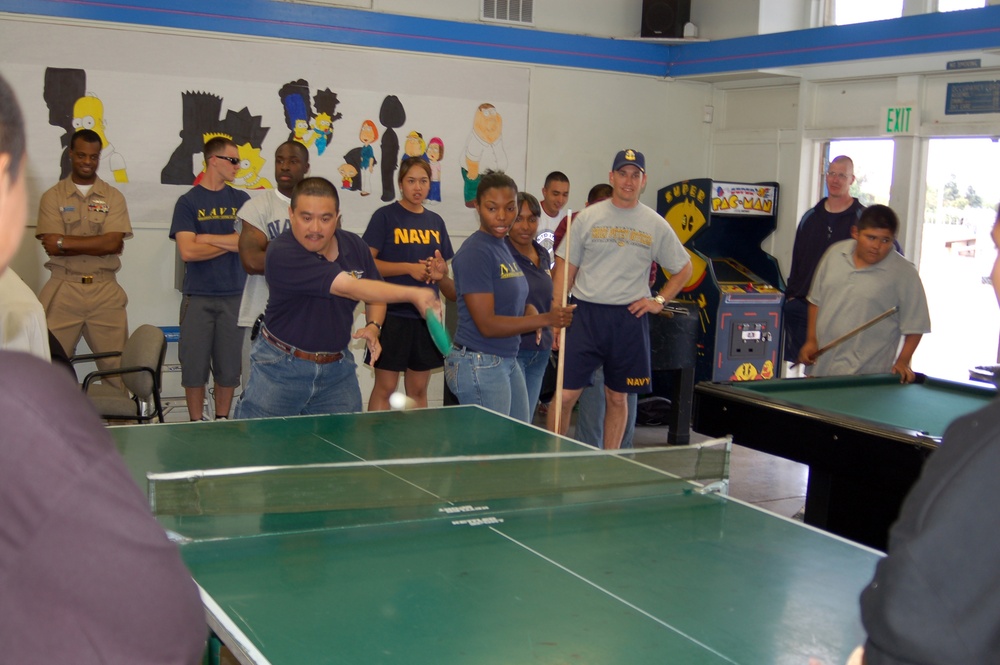 Pety Officer plays ping-pong with teens