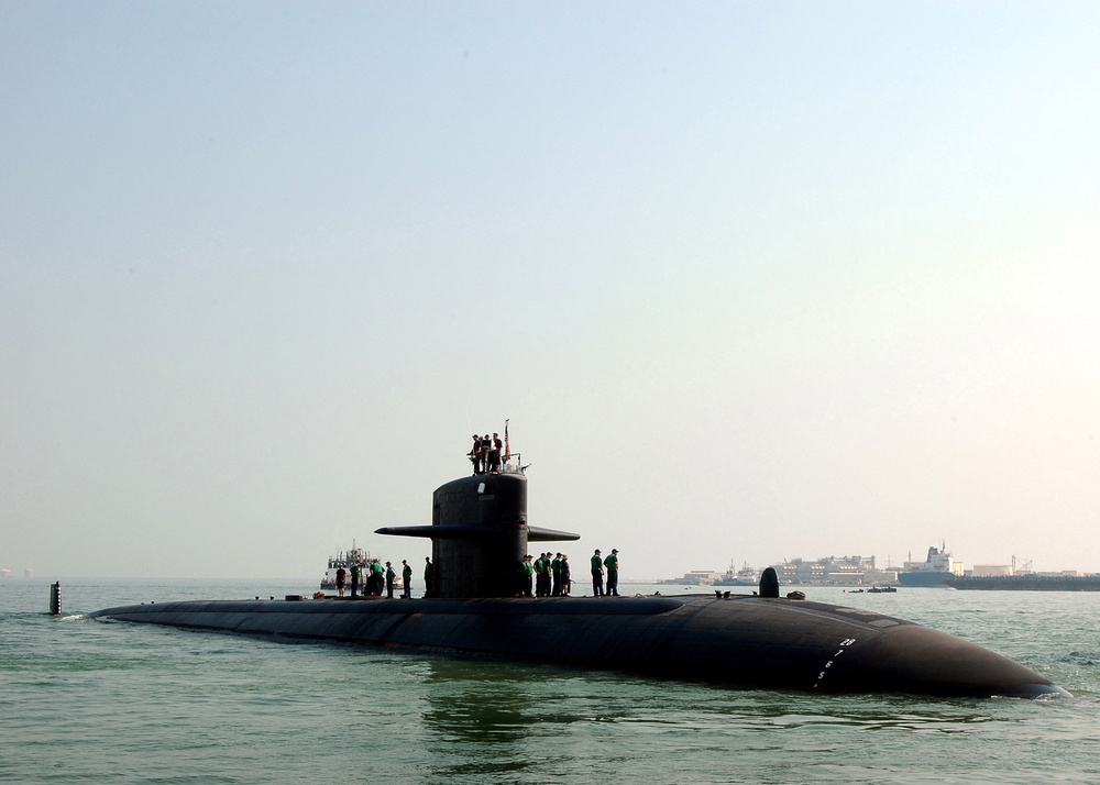 USS Philadelphia out to sea