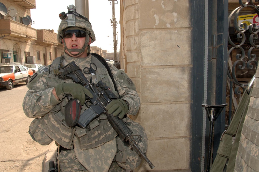 Soldiers help Stock Hospital