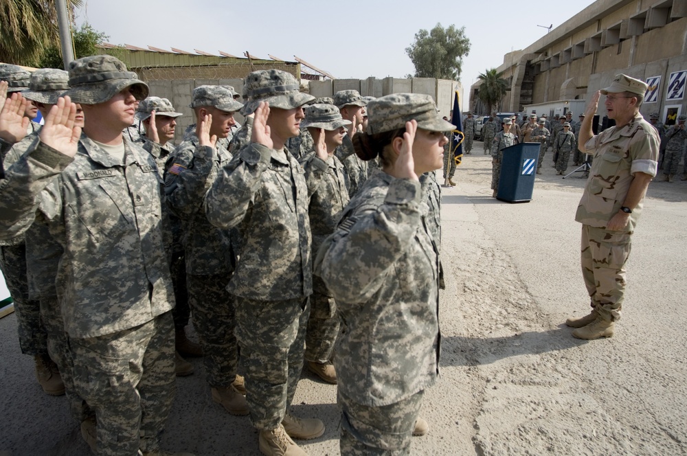 Chairman of the Joint Chiefs of Staff Visits Camp Victory