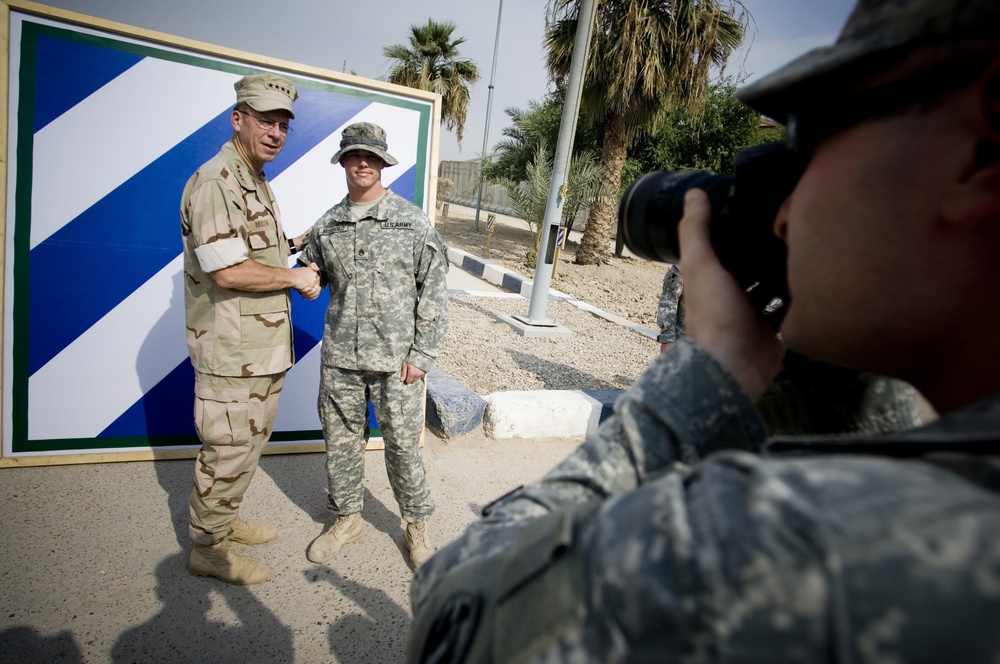 Chairman of the Joint Chiefs of Staff Visits Camp Victory