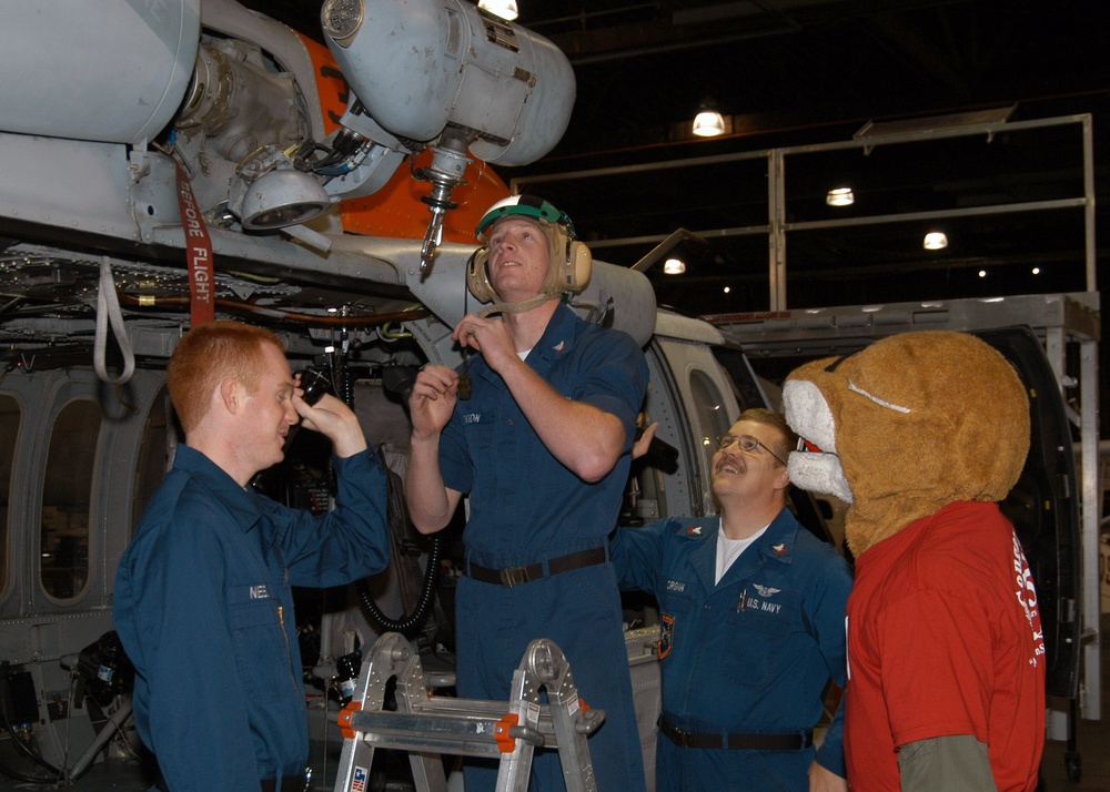 WSU mascot, Butch, visits maintenance crew