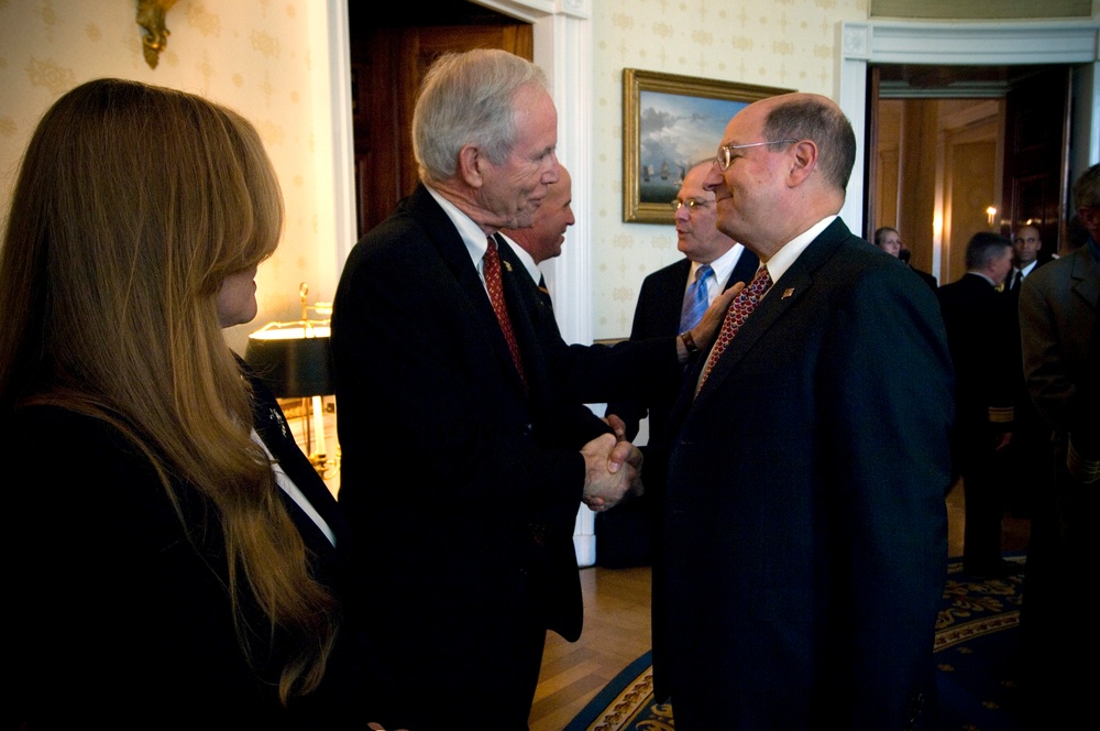 Parents accepts Medal of Honor on behalf of their son