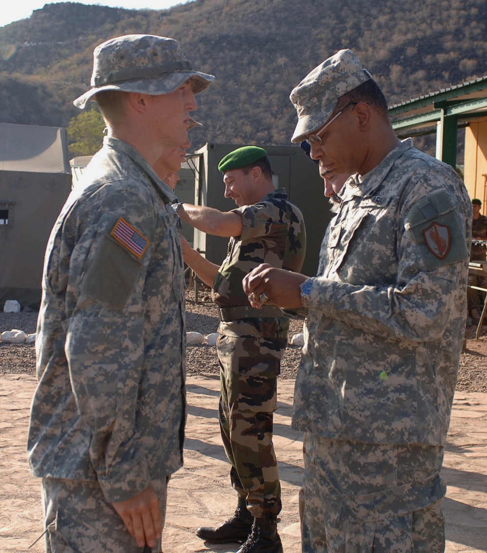 Soldiers Graduate From French Commando Training