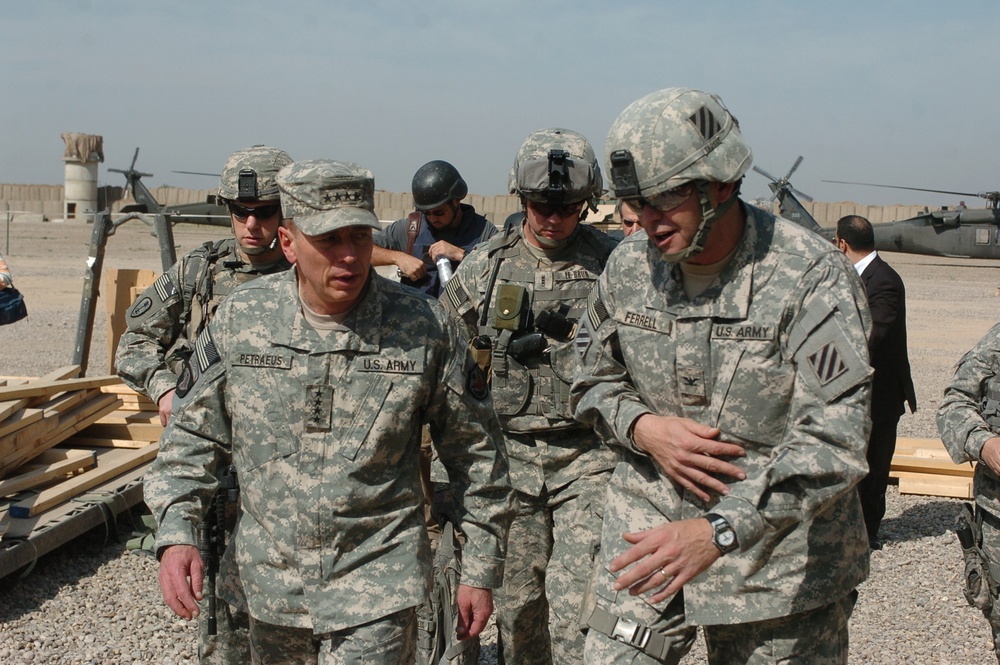 Petraeus gets feedback from surge troops