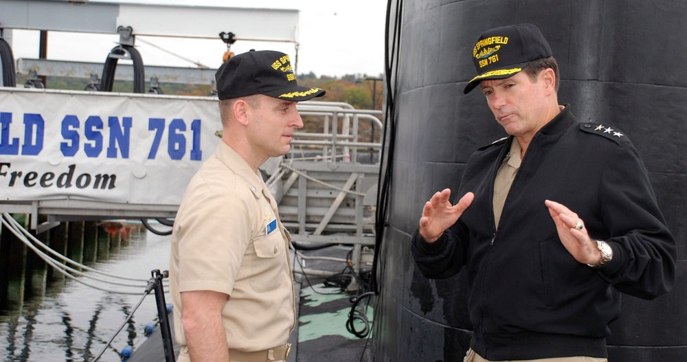 Commander Submarine Force visits Naval Submarine Base New London