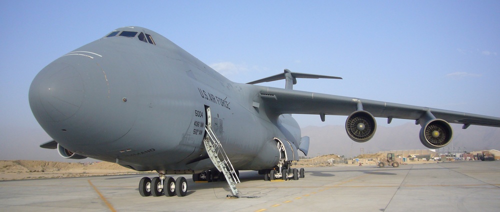 C-5 Galaxy lands without interruption