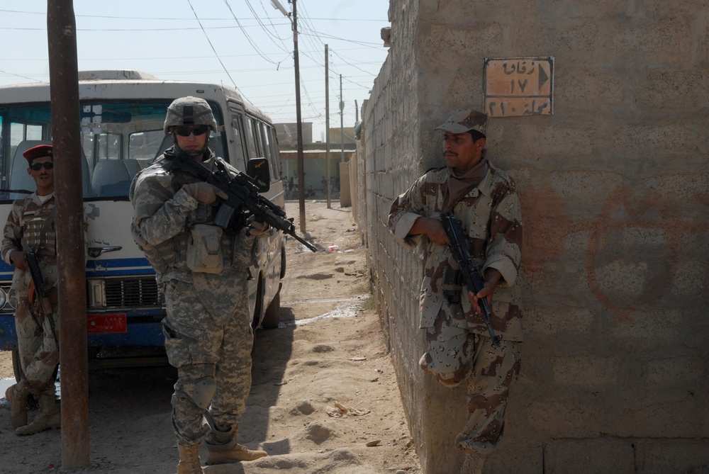 Iraqi Army Cordon and Search Mission