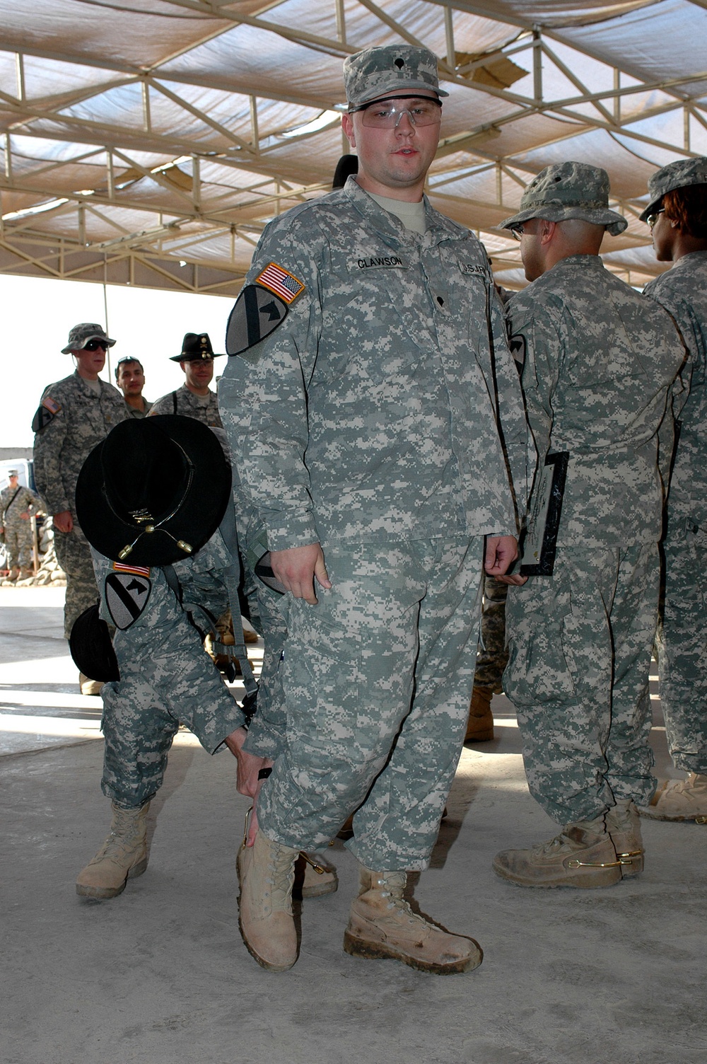 Soldiers don golden spurs