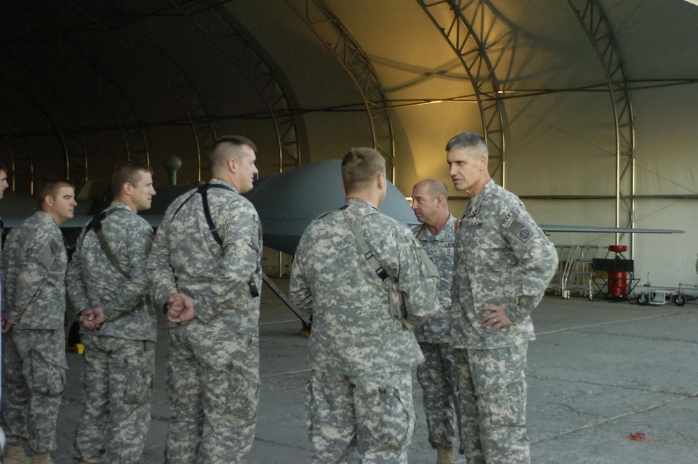 The 82nd Airborne Division Commander, Army Maj. Gen. David Rodriguez (right