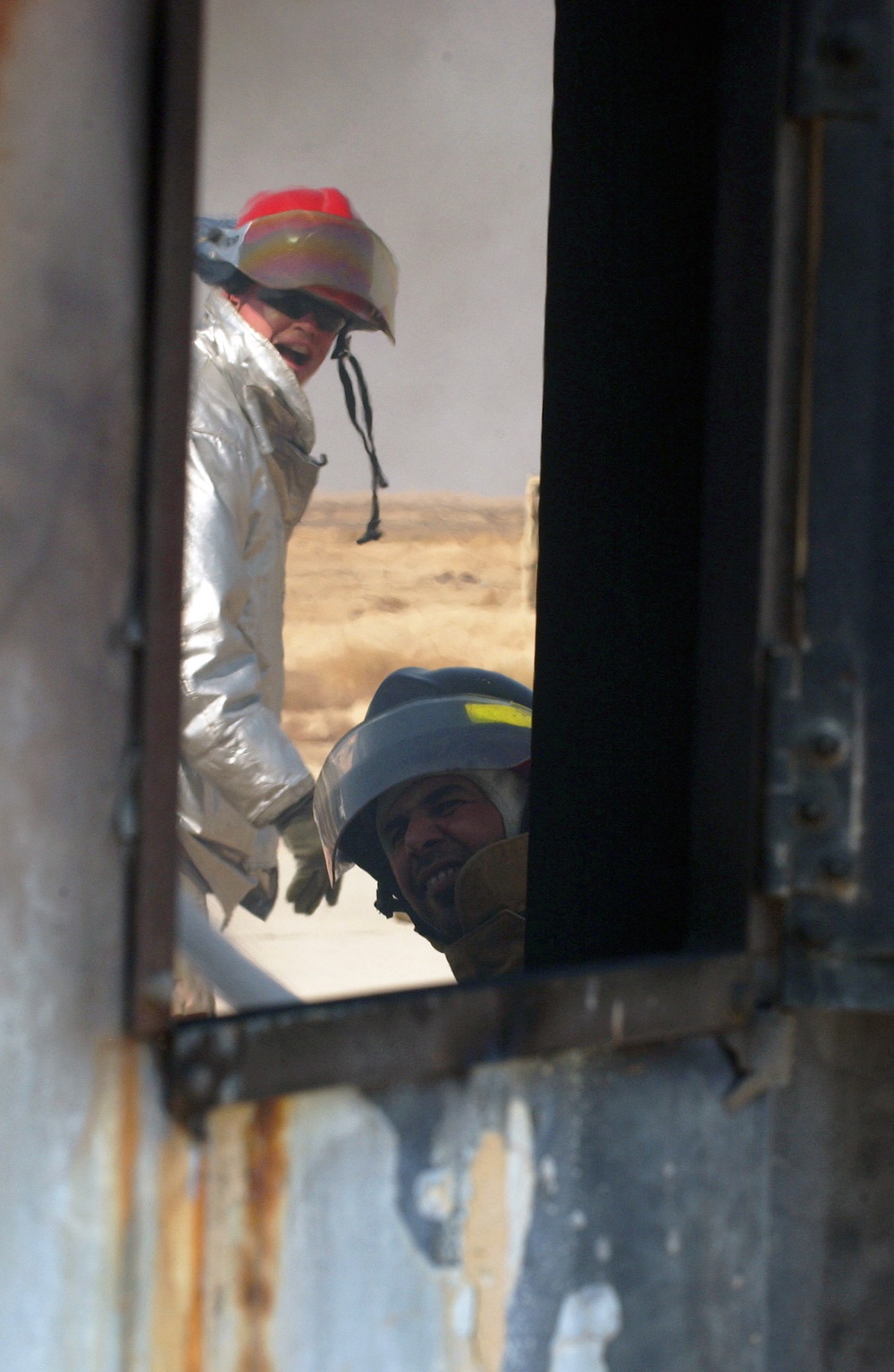 Iraqi firefighters learn lifesaving skills