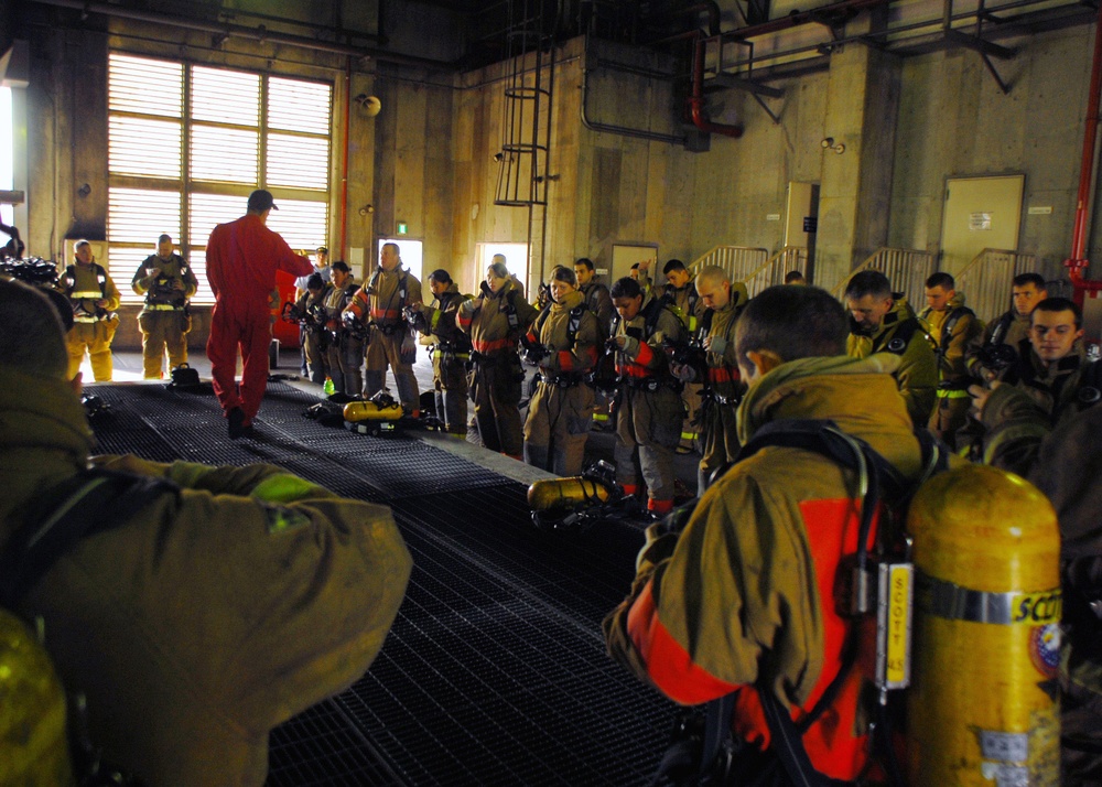 USS Frank Cable conducts advanced shipboard fire fighting course